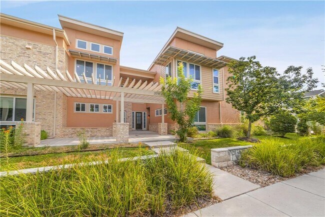 Foto del edificio - 2016 Simond Ave