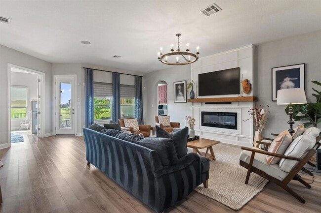 Foto del edificio - 4945 Strada Dr