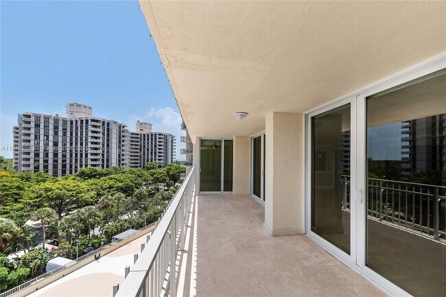 Foto del edificio - 600 Grapetree Dr