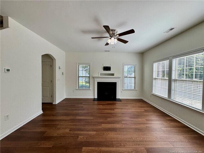 Building Photo - 350 Watchmen Ln