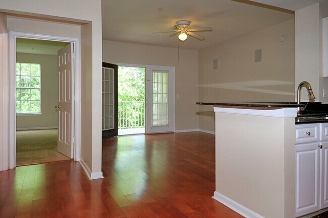 Foto del edificio - Capri at Hunters Creek - 2 WEEKS RENT FREE...