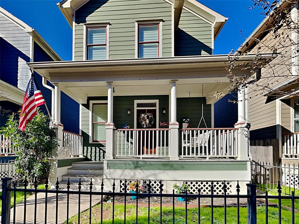 Primary Photo - 1027 W 15th 1/2 St