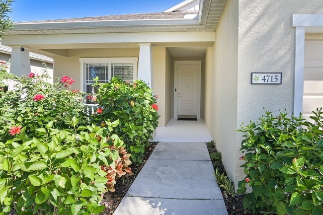 Building Photo - WOODBROOK BEAUTY WITH 3/2 + DEN