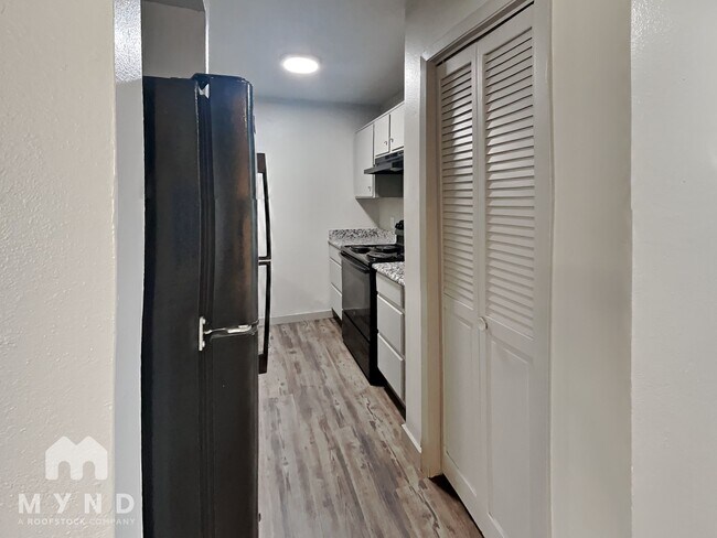Foto del edificio - 624 E 3rd St