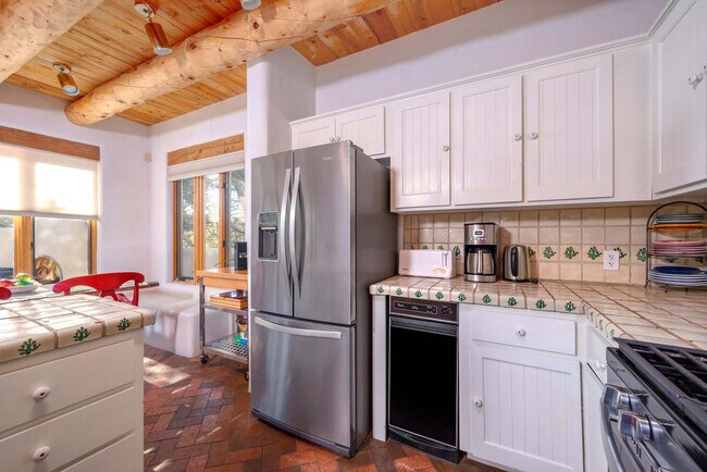 Foto del edificio - 1015 Foothills Trail