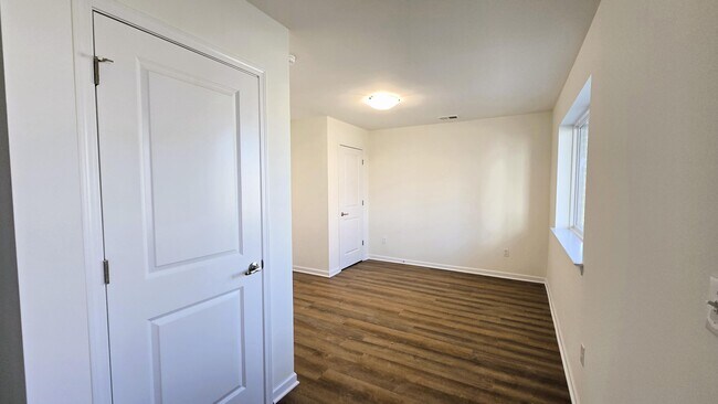 Foto del edificio - 4876 Parkside Ln