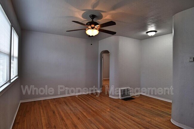 Building Photo - 1331 Xanthia St