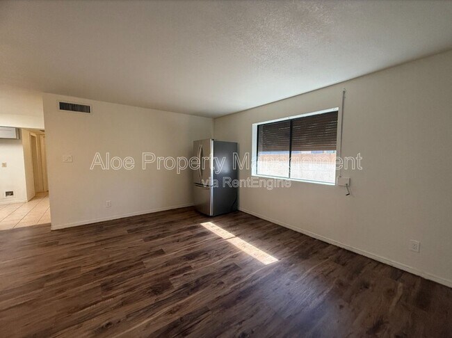 Building Photo - 1015 N Iowa St