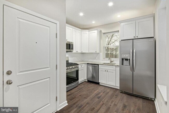Building Photo - 237 S 45th St