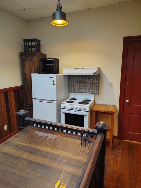 Foto del edificio - 106 S Railroad Ave