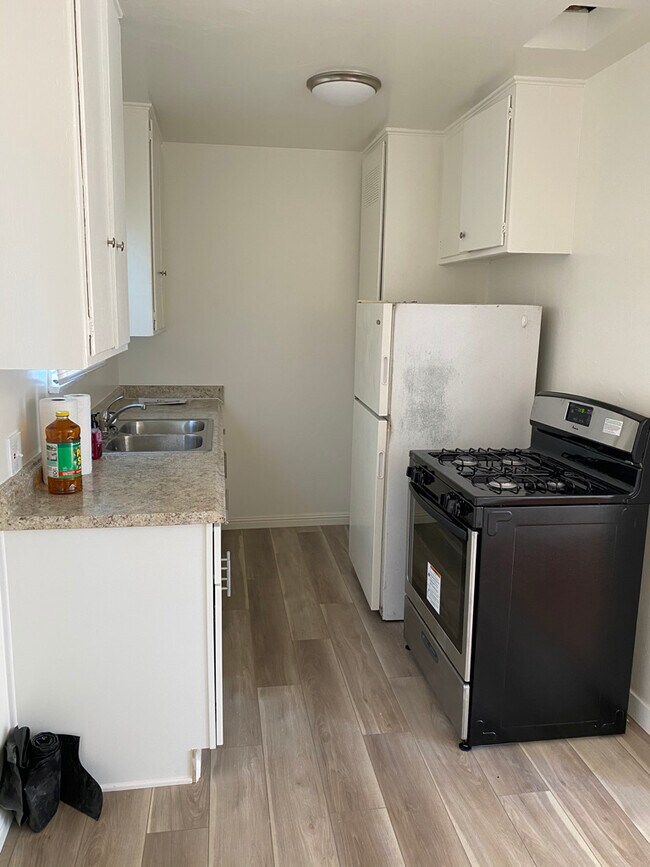 Fotografía del edificio - 545 N Hoover St