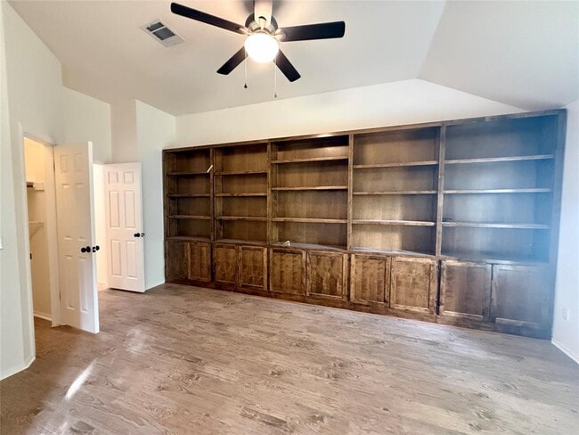 Foto del edificio - 6106 Skahan Ln