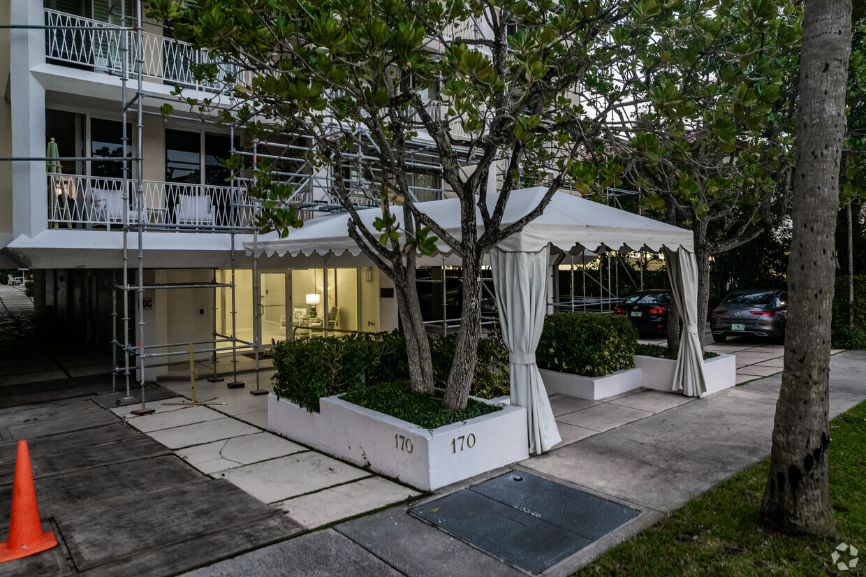 170 chilenos Ave - Everglades Plaza