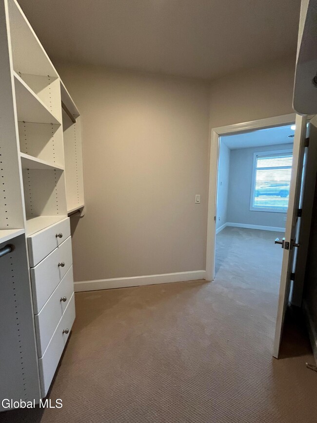 Foto del edificio - 2 West Ave