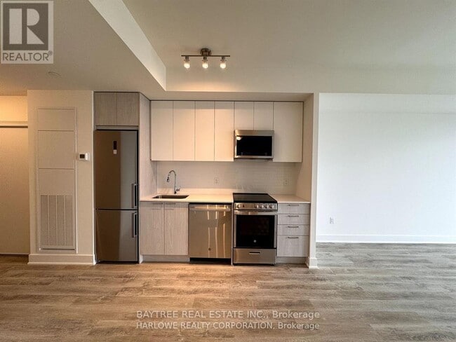 Building Photo - 185 Deerfield Rd