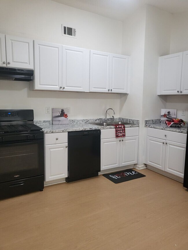 Building Photo - 6059 Creekford Dr