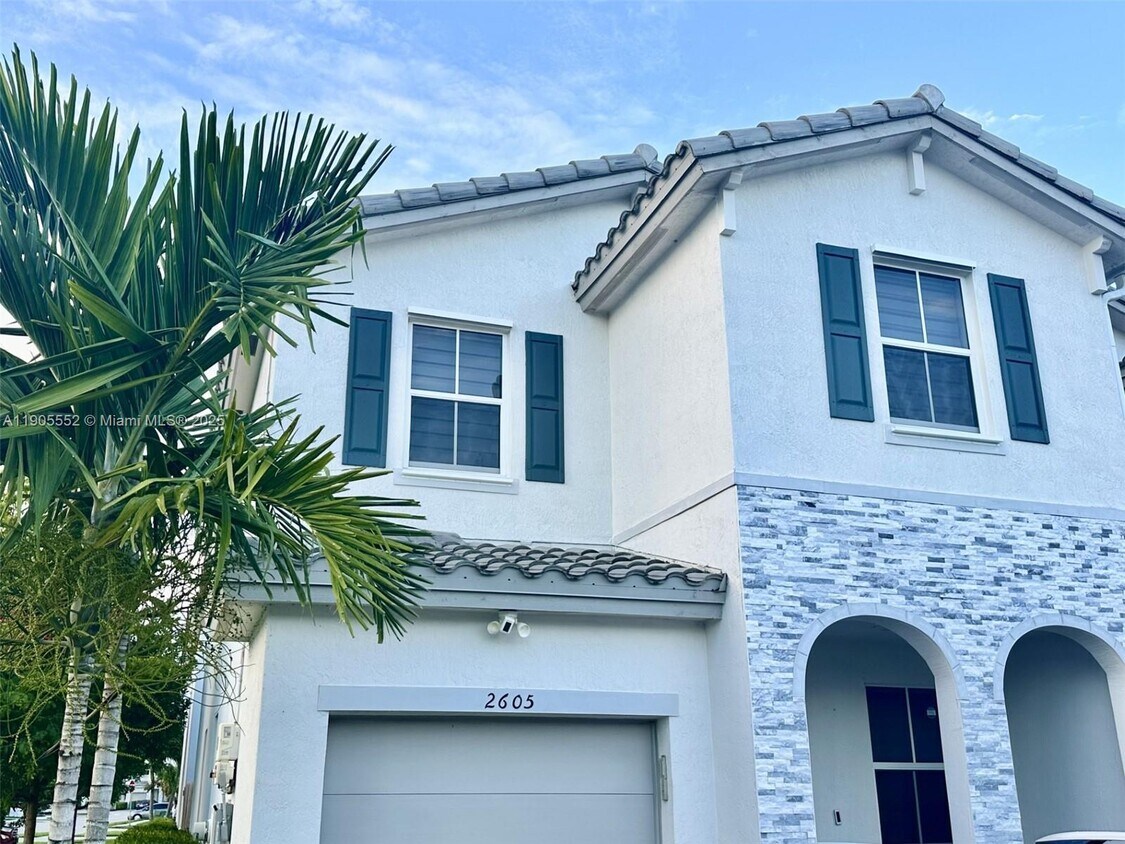 Primary Photo - 2605 SE 11th Ct