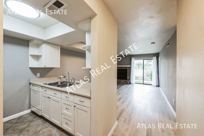 Building Photo - Charming 1 Bedroom Apartment in Aurora, CO...
