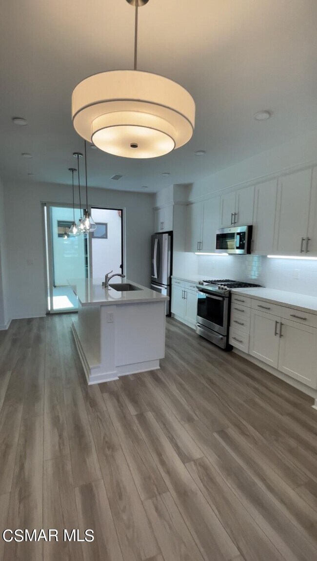 Building Photo - 1532 E Thompson Blvd