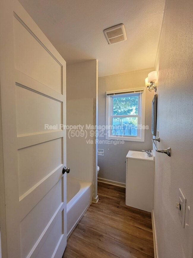 Building Photo - 1005 Torbett St