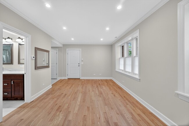 Building Photo - 2703 W Ardmore Ave