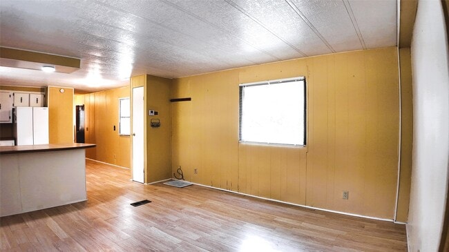 Building Photo - 251 Oakdale Dr