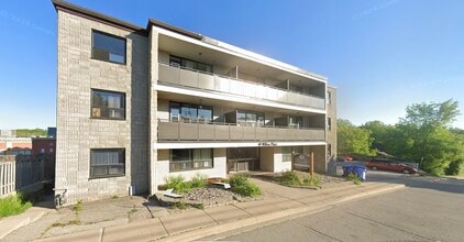 Building Photo - 49 Willow St