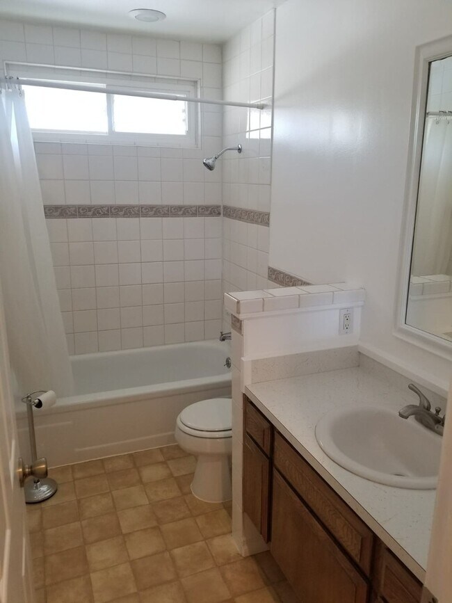 Foto del edificio - Charming 2 bedroom / 1.5 bathroom located ...