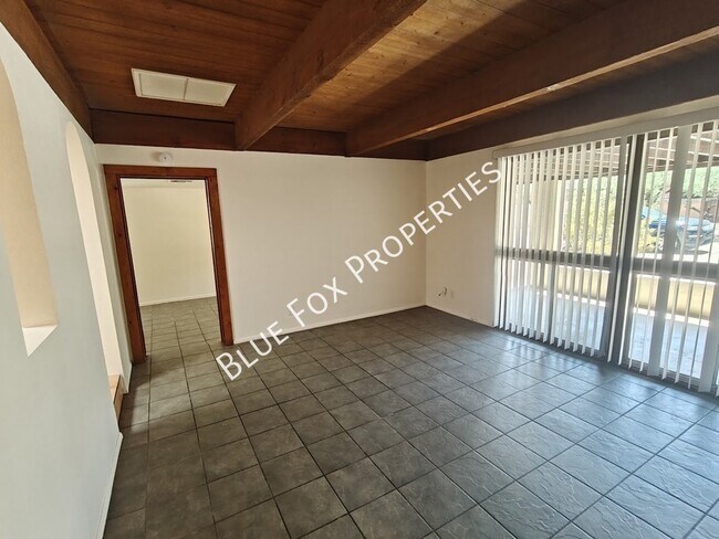 Building Photo - 275 E Norma Ln