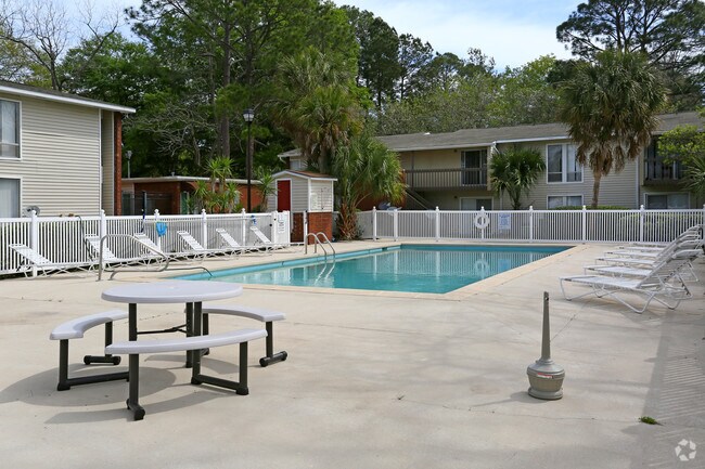 Foto del edificio - Castlewood Apartments