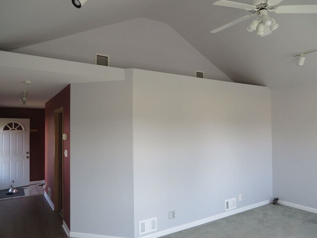 Building Photo - 1338 W Chestnut St