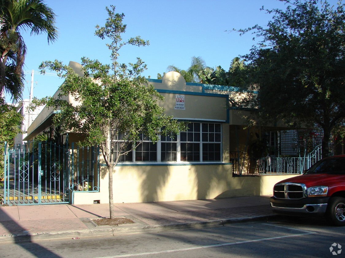 Primary Photo - 355 Washington Ave