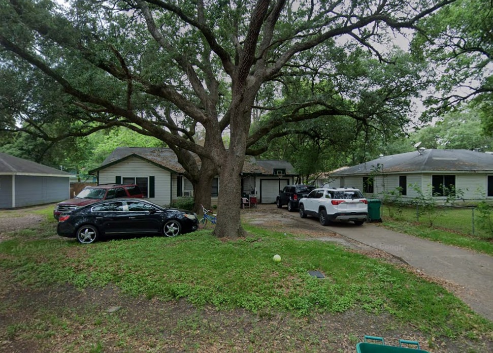 Primary Photo - 1006 E Camp Cir