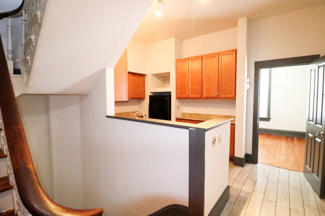 Building Photo - 2650 Bellevue Ave