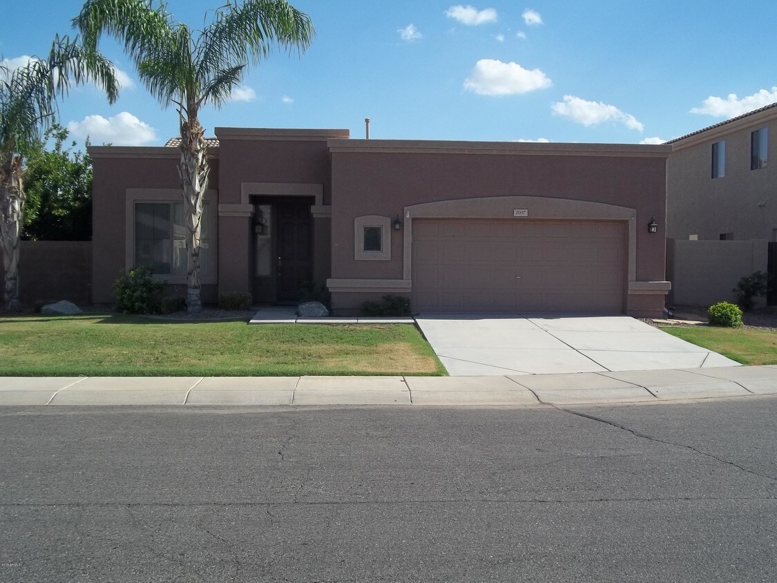 Primary Photo - 2037 E Riviera Dr