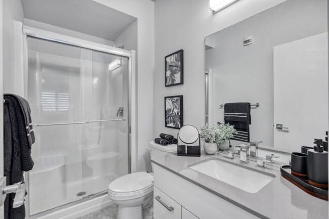 Building Photo - Bella Vista Luxury Living