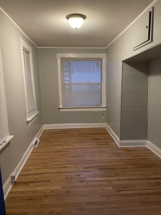 bedroom/living room - 61 W Starr Ave
