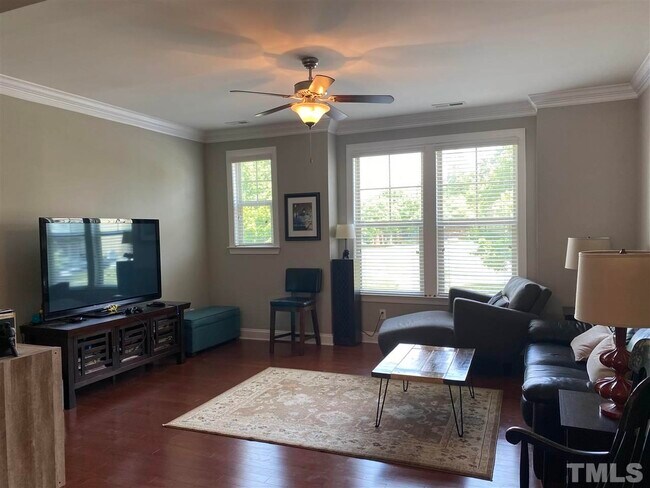 Foto del edificio - 1432 Providence Green Ln