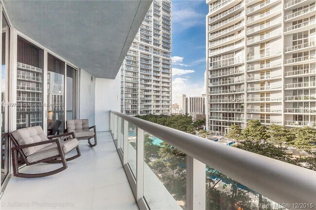 Building Photo - 495 Brickell Ave