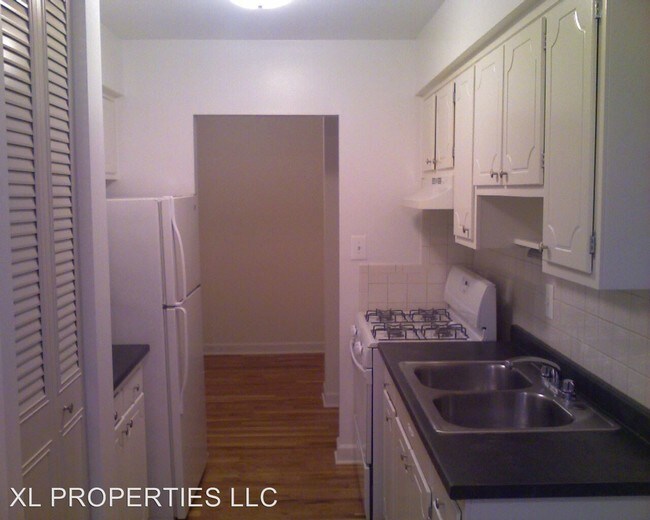 Building Photo - 5958 N Kenmore Ave