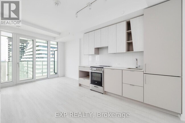 Photo du bâtiment - 3883-3883 Quartz Rd
