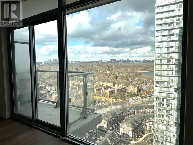 Building Photo - 105 The Queensway