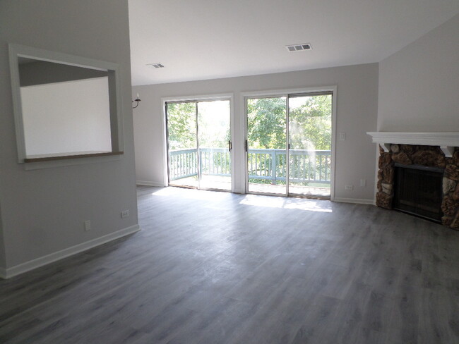 Building Photo - 1588 Burr Oak Ct