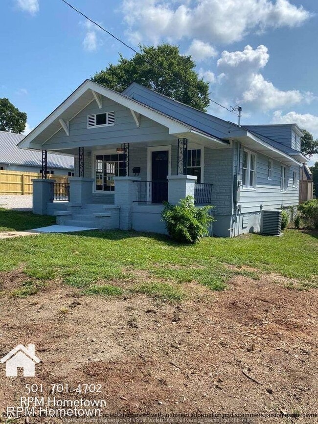 Building Photo - 3 br, 1 bath House - 713 Pleasant St.
