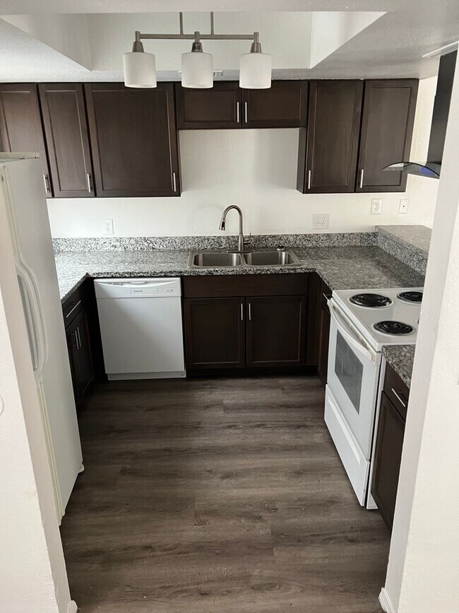 Foto del edificio - 3 Bedroom 2.5 Bath Bruce & Stewart