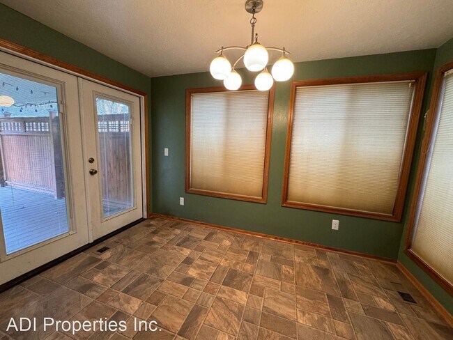 Building Photo - 3 br, 1.5 bath House - 5753 NW Landing Dr