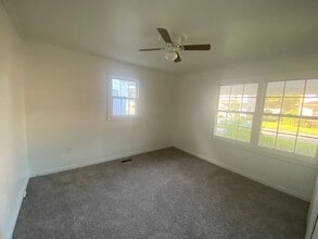 Building Photo - 804 Maple St