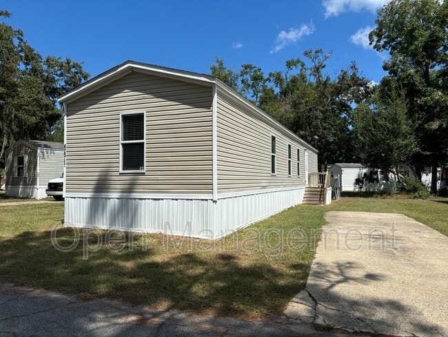 Building Photo - 356 Bayhead Dr