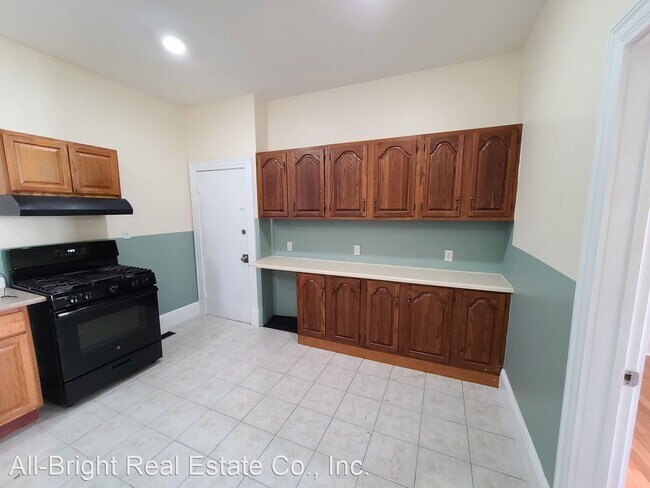 Building Photo - 3 br, 1 bath House - 90 Gilman #1