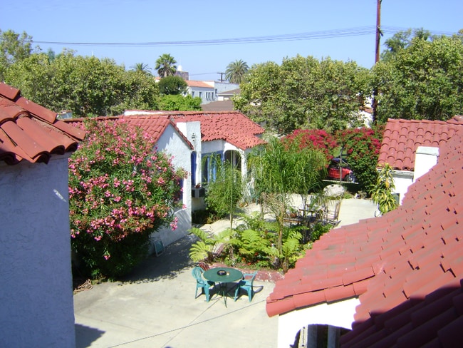 Building Photo - 835 N Formosa Ave